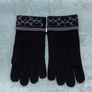Coach Limited Edition Knit Logo Casual Gloves in black merino wool.